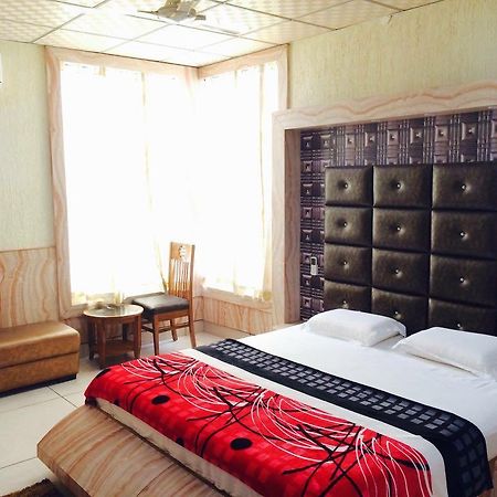 Maharaja Palace Hotel Rohtak Buitenkant foto